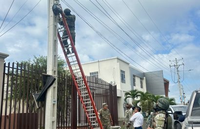 Militares desisntalan cámaras