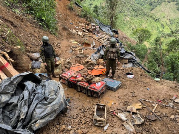 Militares desmantelan operación de minería ilegal en Carchi