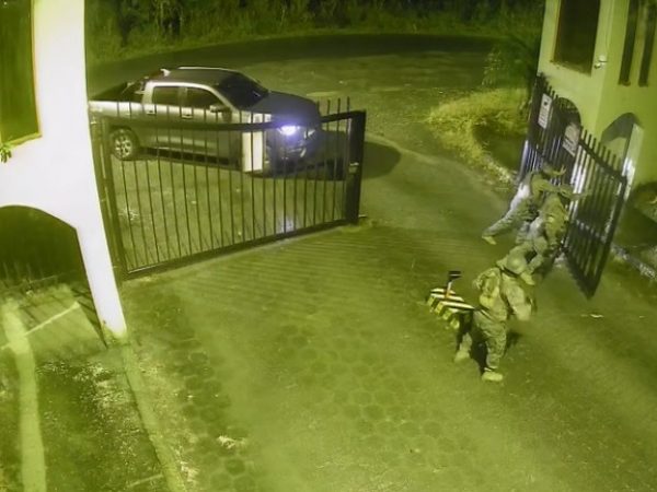 Militares ingresan en urbanización durante operativo por robo de combustible