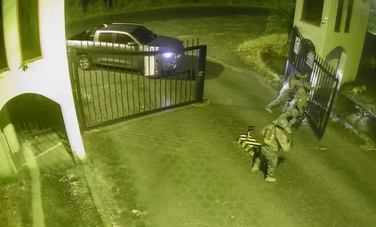 Militares ingresan en urbanización durante operativo por robo de combustible