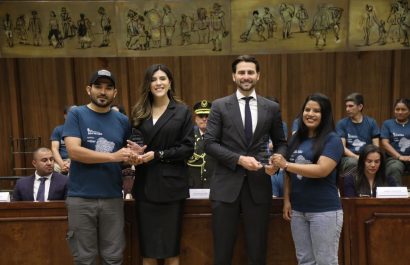 Ministerio de Ambiente condecora a Niels Olsen y Valentina Centeno por fortalecer la protección de áreas naturales
