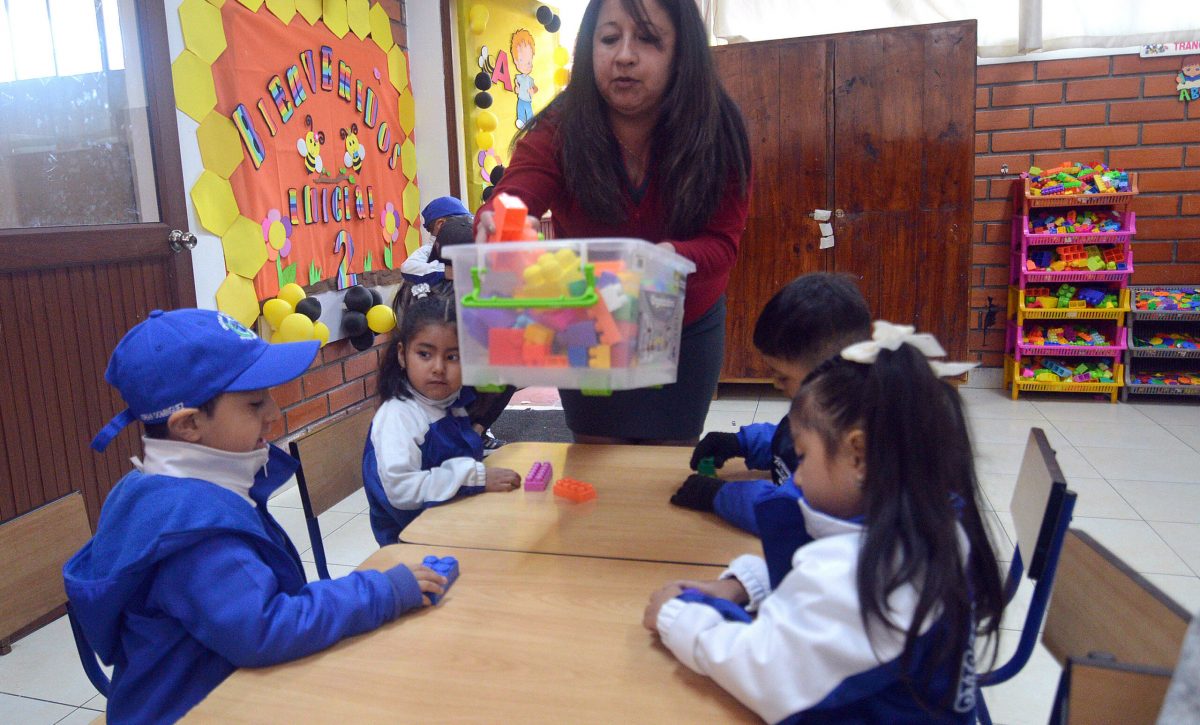 Ministerio de Educación anuncia cronograma oficial y fechas del regreso a clases 2025-2026 en la Costa y Galápagos.