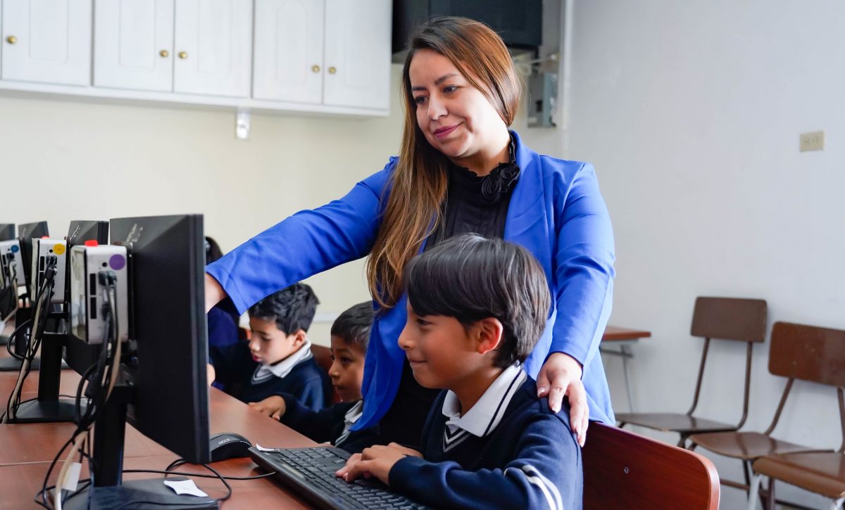 Ministerio de Educación incorpora a 2.800 nuevos profesionales para mejorar el servicio educativo en el país