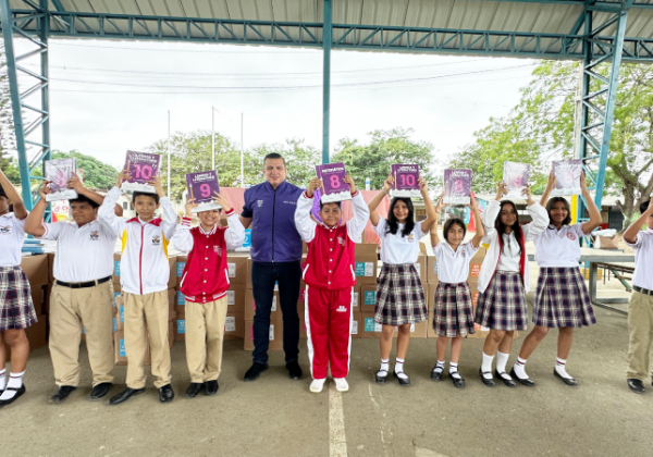 Ministerio de Educación inicia entrega de textos escolares en El Oro y Loja