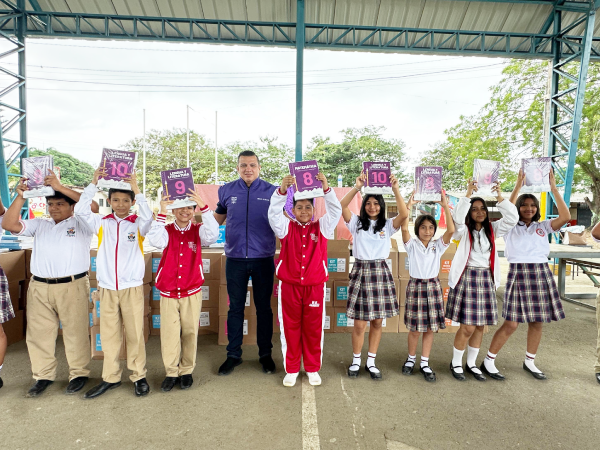 Ministerio de Educación inicia entrega de textos escolares en El Oro y Loja