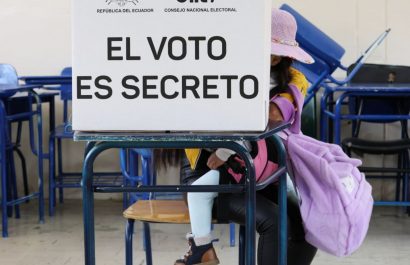 Ministerio de Gobierno respalda prohibición de celulares en elecciones de 2025.
