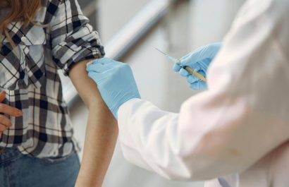 Ministerio de Salud de Ecuador distribuye 200.000 vacunas contra la fiebre amarilla en provincias amazónicas