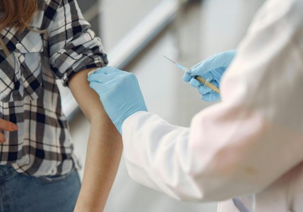 Ministerio de Salud de Ecuador distribuye 200.000 vacunas contra la fiebre amarilla en provincias amazónicas