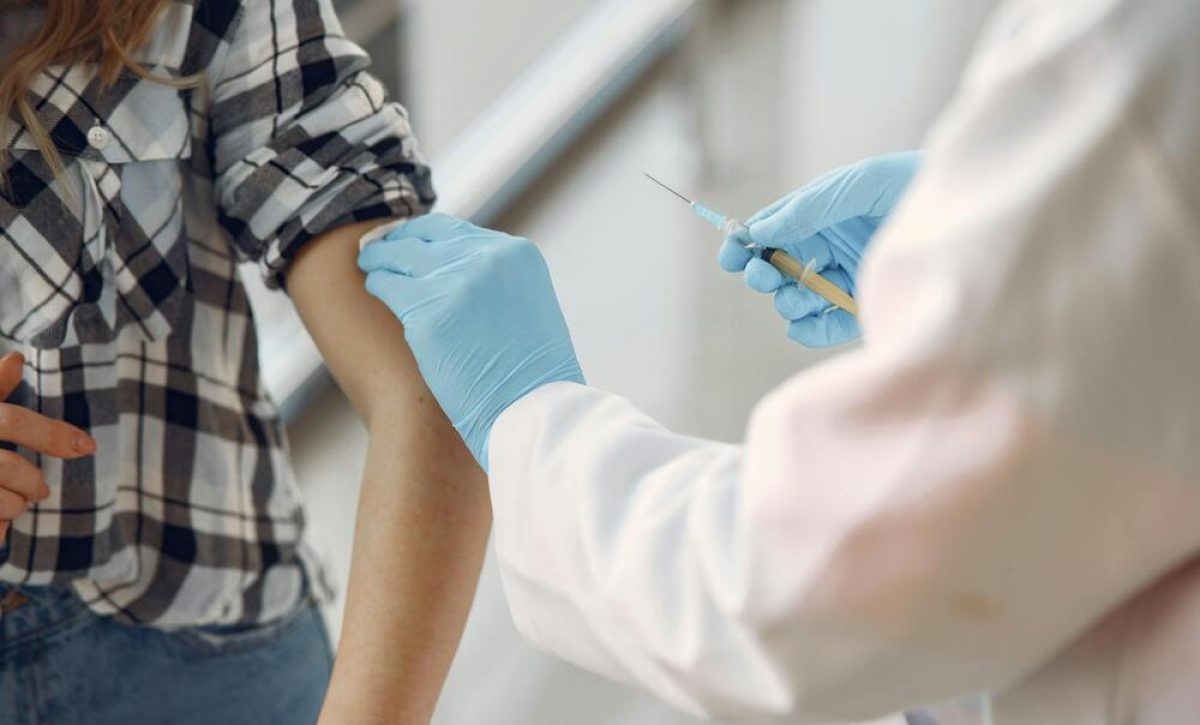 Ministerio de Salud de Ecuador distribuye 200.000 vacunas contra la fiebre amarilla en provincias amazónicas