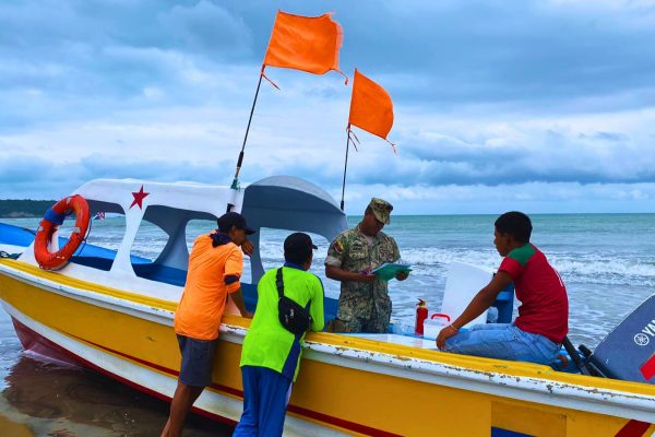 Ministerio de Turismo lidera control de operadoras de avistamiento de ballenas en costas ecuatorianas