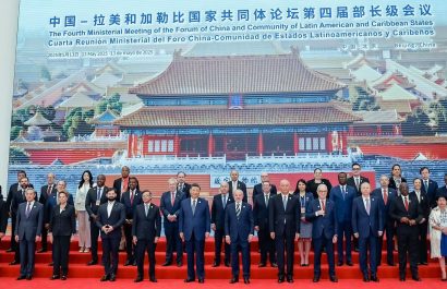 Ministra de Finanzas de Ecuador explora opciones de financiamiento con bancos soberanos de China