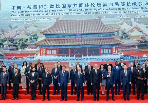 Ministra de Finanzas de Ecuador explora opciones de financiamiento con bancos soberanos de China