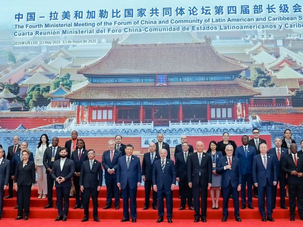Ministra de Finanzas de Ecuador explora opciones de financiamiento con bancos soberanos de China