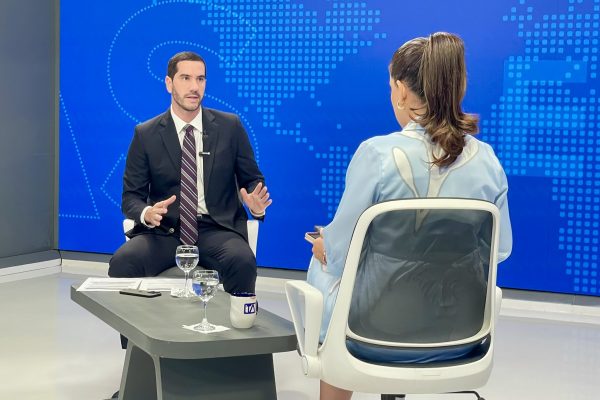 Ministro Roberto Luque se deslinda de la responsabilidad en contratos de Progen y Celec