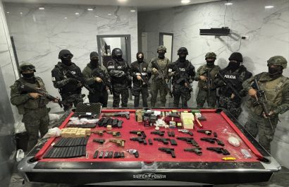 Ministro anuncia incautación de armas, joyas y dinero en la casa donde se escondía Fito