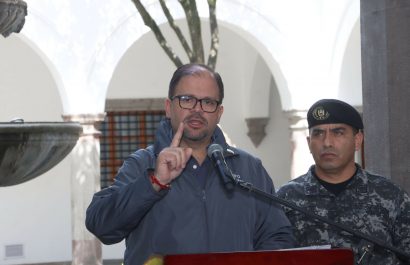 Ministro del Interior desmiente negociación con Alias 'Fito' en su captura