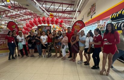 Minuto de compras gratis para Mamá Super Akí premió a sus clientes por su fidelidad
