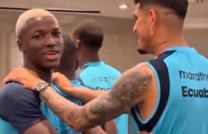 Moisés Caicedo con Piero Hincapié en la selección