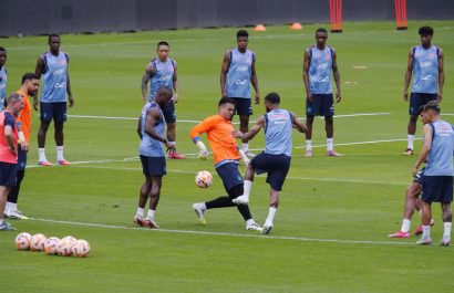 Moisés Caicedo entrena con normalidad para enfrentar a Argentina en Eliminatorias