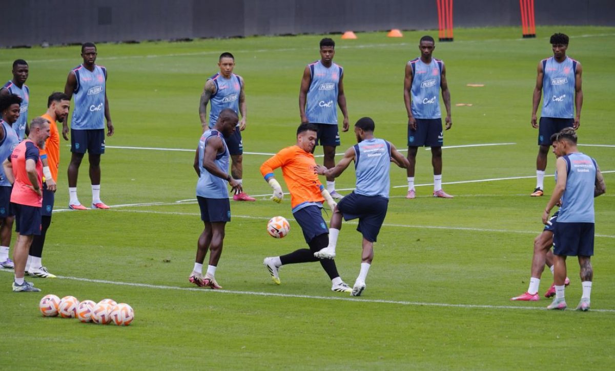 Moisés Caicedo entrena con normalidad para enfrentar a Argentina en Eliminatorias