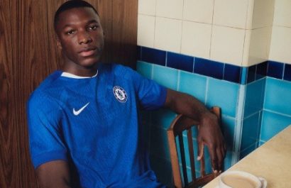 Moisés Caicedo otra vez de modelo en el Chelsea (foto del Chelsea)
