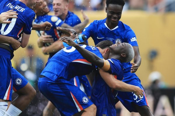 Moisés Caicedo recibe Balón de Bronce en el Mundial de Clubes 2025