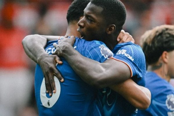 Moisés Caicedo y Chelsea vencen 0-1 a Nottingham Forest y regresan a la Champions