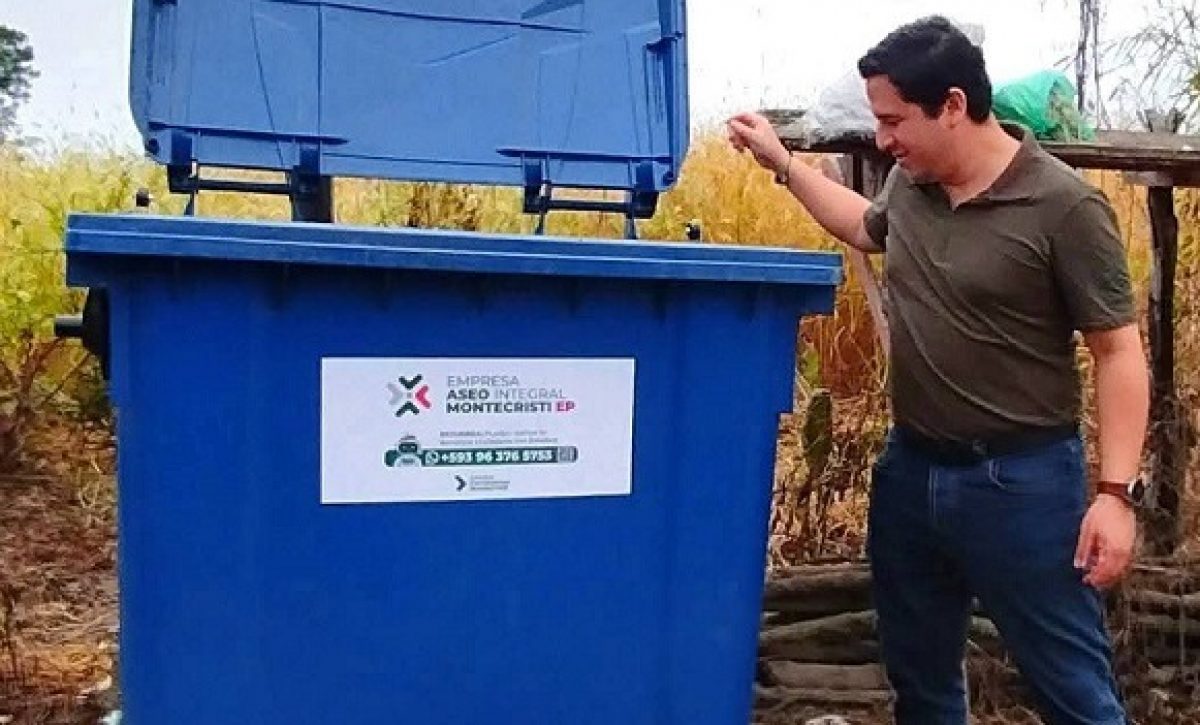 Contenedores y limpieza llegan a Los Cárceles.