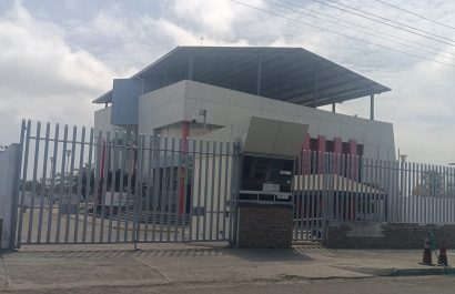 Un hombre fue encontrado sin vida con heridas de arma blanca en Montecristi; la Policía investiga el hecho mientras la violencia aumenta.