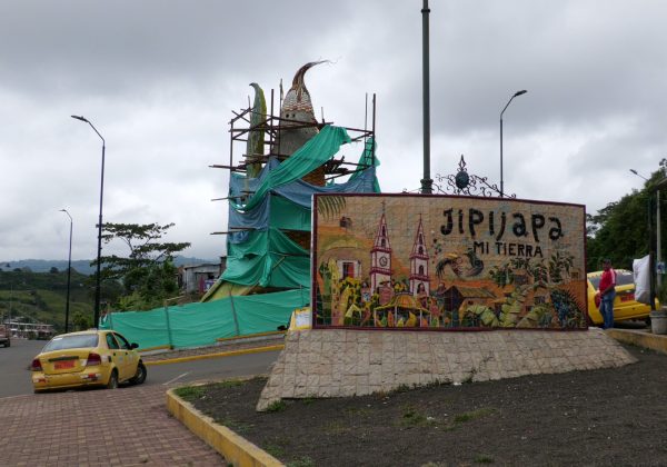 Monumento al Choclo en Jipijapa ¿Listo para brillar de nuevo