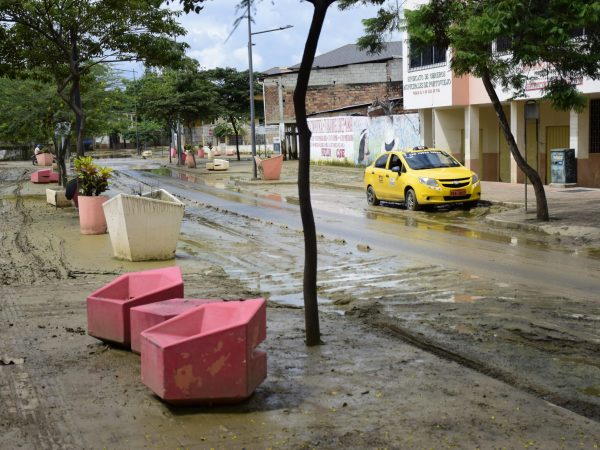 Moradores del sector del puente Chile y Quiroga piden limpieza de lodo