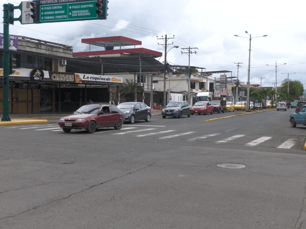 Movilidad moderada con focos de congestión marca la mañana de este lunes en Portoviejo