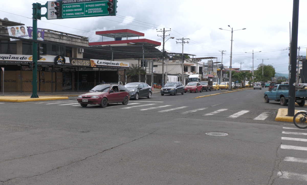Movilidad moderada con focos de congestión marca la mañana de este lunes en Portoviejo