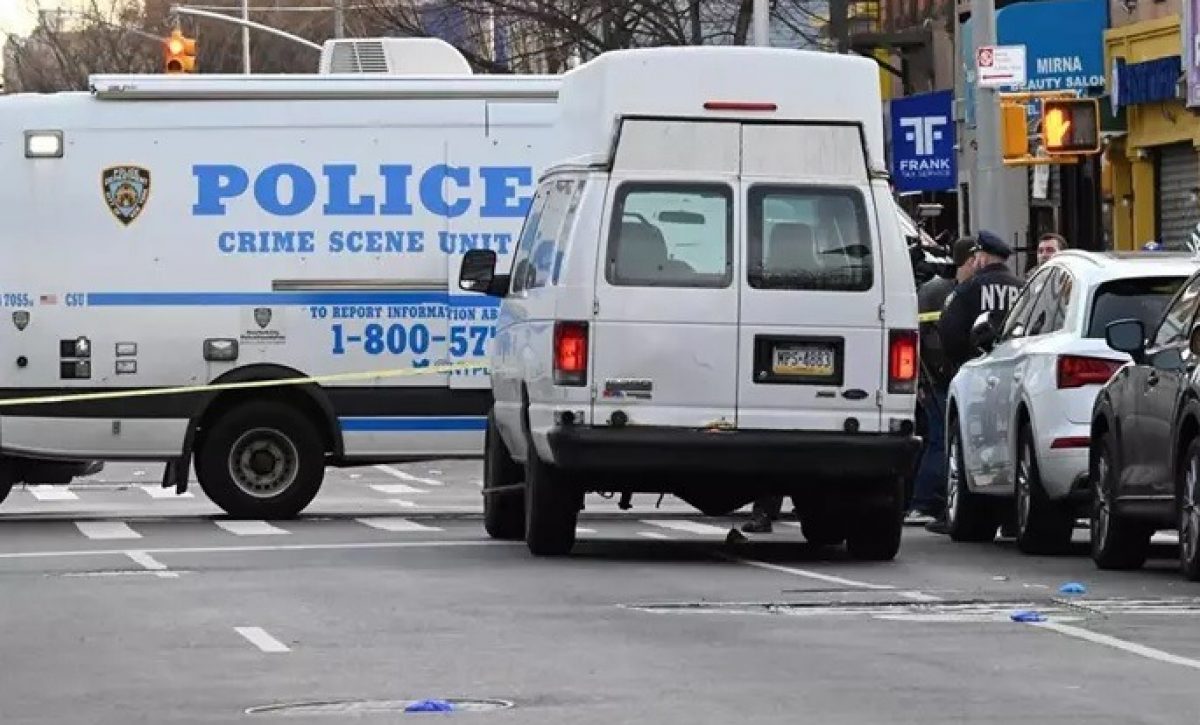 Mueren cuatro niños al chocar un vehículo contra un centro escolar en Estados Unidos