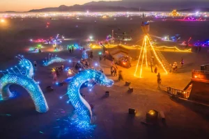 Mujer da a luz en el festival musical Burning Man sin saber que estaba embarazada