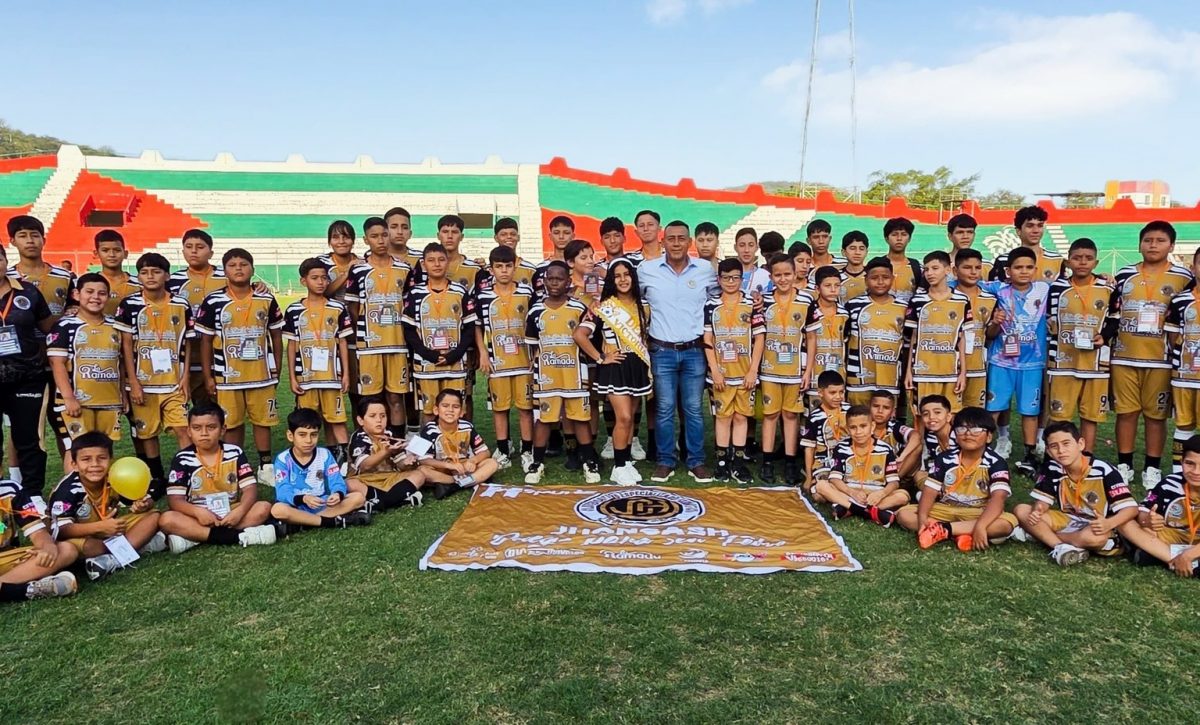 Mundialito Portoviejo Cup 2025 arranca con éxito.