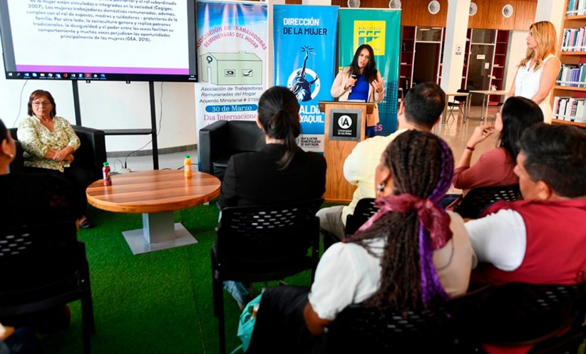 La Dirección de la Mujer del Municipio de Guayaquil organiza el evento Voces Femeninas, un ciclo de conferencias para mujeres emprendedoras.