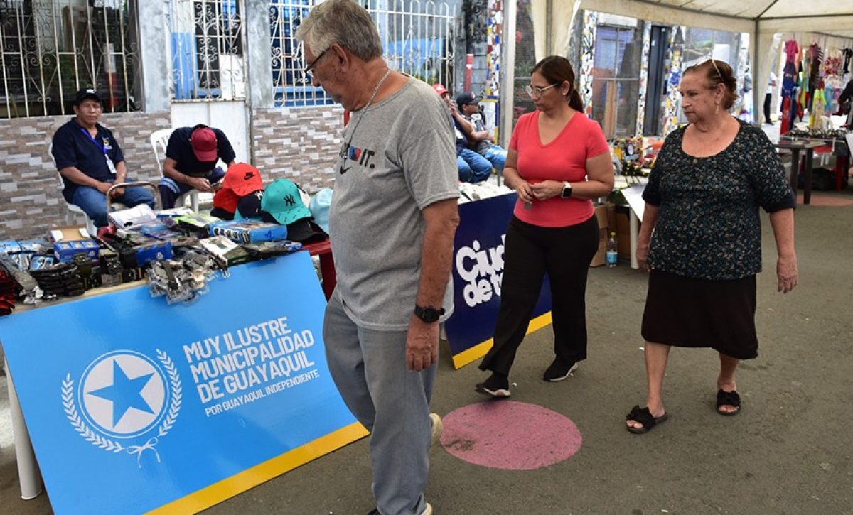 En la calle Mariana Argudo, se realizó la Feria del Municipio de Guayaquil.