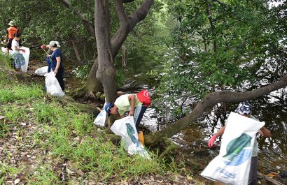 El Municipio de Guayaquil organizó una minga en la conmemoración del Día Internacional del Reciclaje.