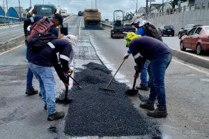 La Dirección de Obras Públicas del Municipio de Guayaquil realiza intervenciones de mejoramiento, adecentamiento y mantenimiento de la infraestructura vial.