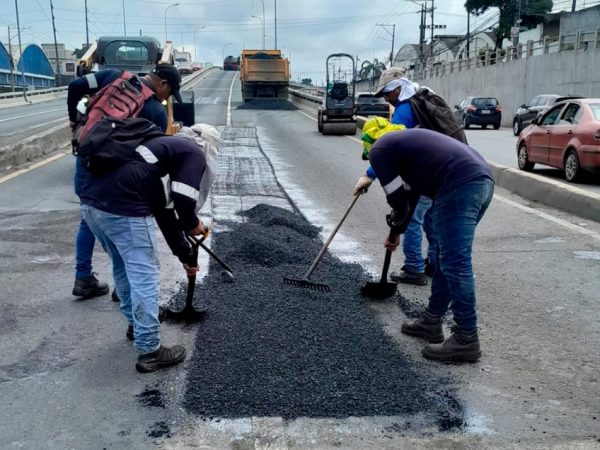 La Dirección de Obras Públicas del Municipio de Guayaquil realiza intervenciones de mejoramiento, adecentamiento y mantenimiento de la infraestructura vial.