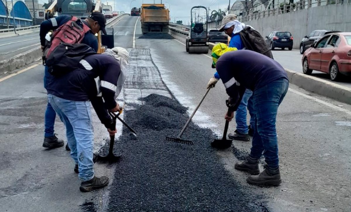 La Dirección de Obras Públicas del Municipio de Guayaquil realiza intervenciones de mejoramiento, adecentamiento y mantenimiento de la infraestructura vial.