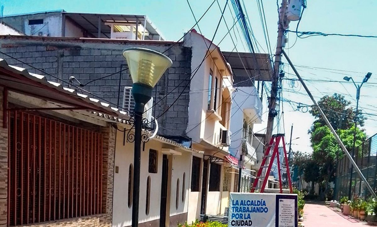 La Dirección de Obras Públicas del Municipio de Guayaquil intervino en varios sectores de la ciudad durante el reciente feriado con obras eléctricas.