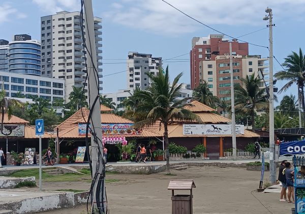 Manta se alista para recibir a miles de visitantes durante el feriado que tiene como evento central el Festival Mundial del Atún.