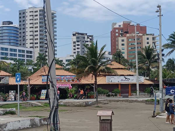 Manta se alista para recibir a miles de visitantes durante el feriado que tiene como evento central el Festival Mundial del Atún.