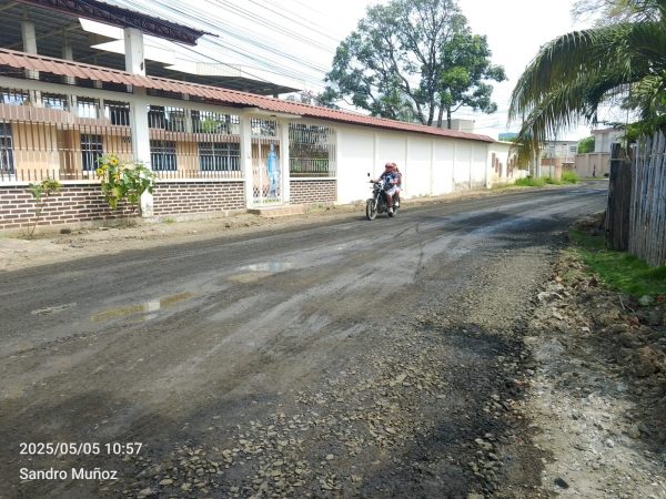 Municipio de Portoviejo interviene con mejoramiento vial en varias calles del sector Negrital