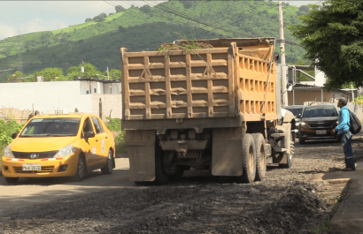 Municipio de Portoviejo interviene vías críticas en la ciudadela La Fortaleza
