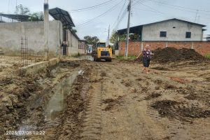 Municipio de Portoviejo interviene vías dañadas por lodo en Estancia Vieja