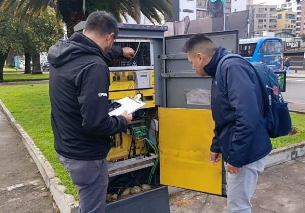 Municipio de Quito optimiza semáforos en 16 intersecciones para mejorar el flujo vehicular