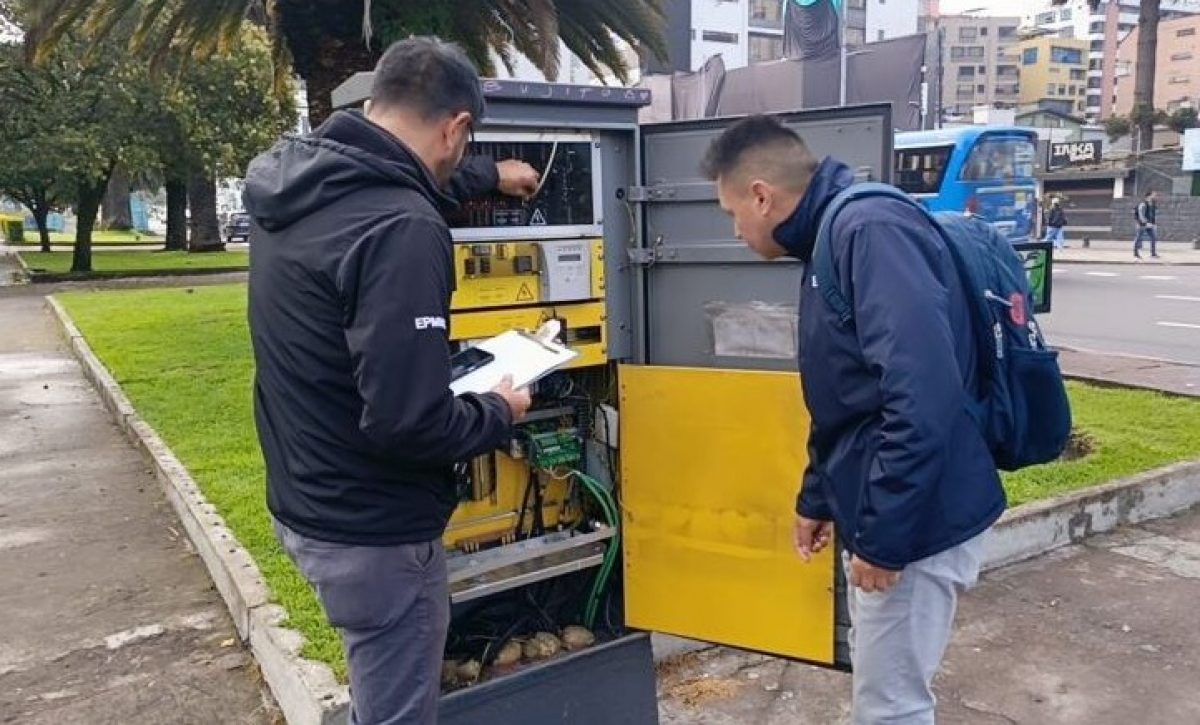 Municipio de Quito optimiza semáforos en 16 intersecciones para mejorar el flujo vehicular